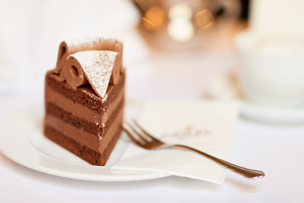 Demel K. u. K. Hofzuckerbäcker | Wien, Austria - August 09, 2017: Demel K. u. K. Hofzuckerbäcker; Anna Torte und Melange im Salon. - Realisiert mit Pictrs.com