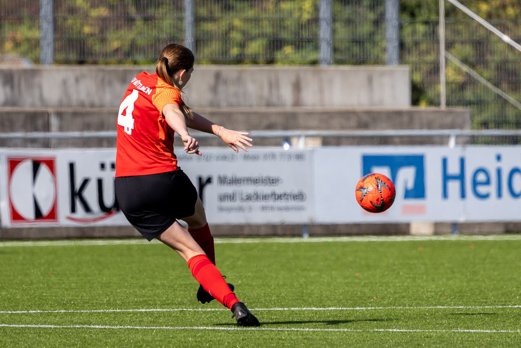 FCHHÜT_251003_3820 | 1.FC Heidenheim 1846 II vs. TSV Hüttlingen, Fußball, Frauen, Bezirkspokal, 2025/2026, 1.Runde, 03.10.2025 in Mergelstetten, Sportplatz 2(Foto: Michael Bulling) - Realisiert mit Pictrs.com