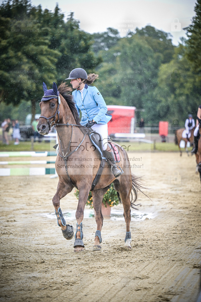 DOS_8369 | Entdecke hochwertige Reitturnierfotos von Foto Oger. Professionell, emotional und authentisch – jetzt Lieblingsmomente im Shop bestellen. - Realisiert mit Pictrs.com