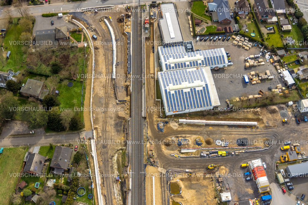 Rees230300756Betuwe | Luftbild, Ausbau der Betuwe Linie zwischen Ruhrgebiet und den Niederlanden im Bereich Rees Haldern zur dreigleisigen Bahnstrecke, , alle beschrankten Bahnübergänge werden entfallen oder durch Über- oder Unterführungen ersetzt werden. Vor allem ist die Ausbaumaßnahme für die Bahn mit der Verpflichtung verbunden, nunmehr Lärmschutz für die betroffenen Menschen zu gewähren. Stockum, Rees-Haldern, Niederrhein, Ruhrgebiet, Nordrhein-Westfalen, Deutschland