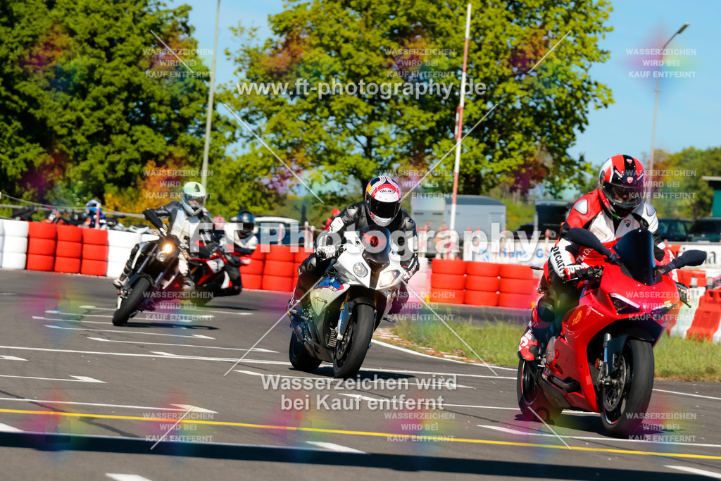 Moto-TeamOBK-21550 | Hier findet Ihr Bilder von Touristenfahrten auf der Nürburgring Nordschleife oder von anderen Veranstaltungen die ich besucht habe. Viel Spass beim Durch Schauen 