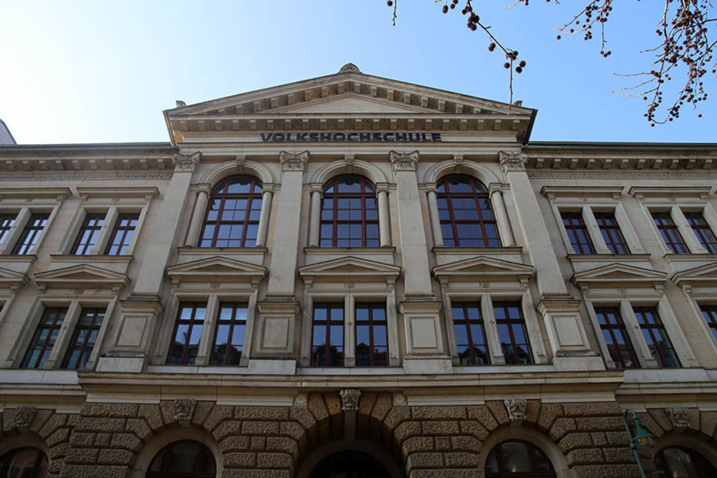 Foto: Leipzig - Volkshochschule | Das Team hinter BILDLEXIKON LEIPZIG bündelt historische wie aktuelle Informationen über die Stadt Leipzig in Text und Bild auf einer Plattform und stellt diese der interessierten Öffentlichkeit zur Verfügung.