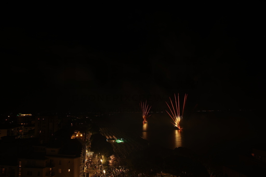 Ferragosto Fireworks in Grado, Italy | GRADO, ITALY, 15.AUG.26 - FIREWORKS - Ferragosto fireworks over the Adriatic Sea in Grado, Italy. Colorful fireworks light up the night sky above the beach, coastline and waterfront during the traditional summer celebration. - Realisiert mit Pictrs.com
