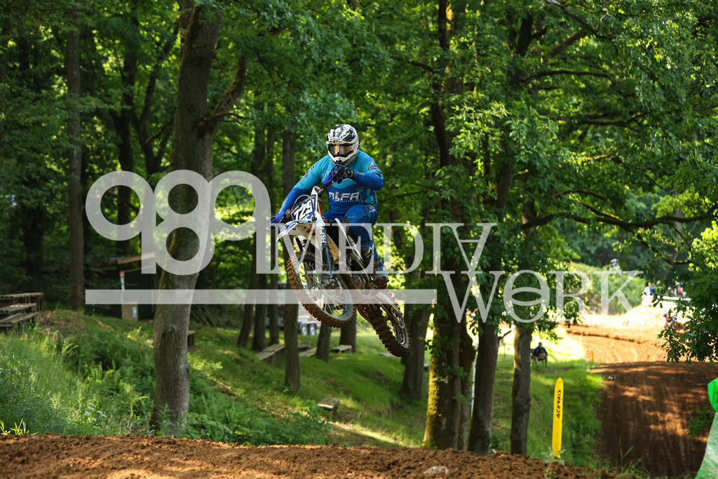 5E6A3542 | 989 MEDIAWORK