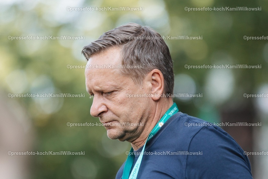 xkwix15082502067 | 15.08.2025, xkwix, Fußball, DFB-Pokal 1. Runde, FC Gütersloh - 1. FC Union Berlin, Ohlendorf Stadion im Heidewald: Horst Heldt (1. FC Union Berlin Geschäftsführer Profifußball)