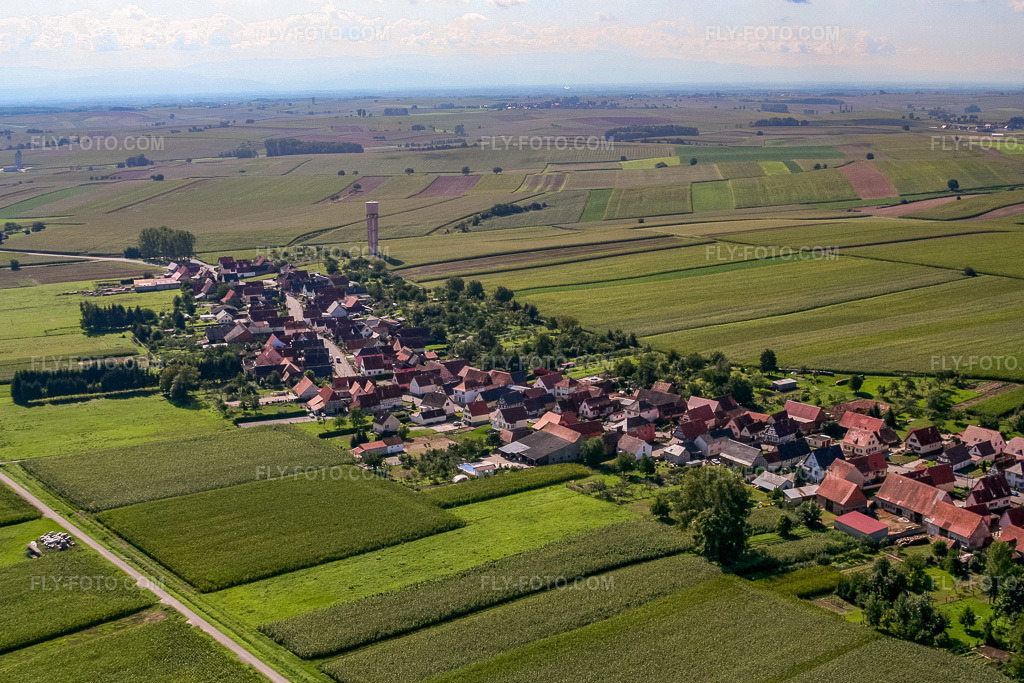 Aerial view: View of the town from the northwest in Schleithal in the state Bas-Rhin, France. – Photo: IMG_3559.jpg taken on 08/31/2006 by Werner Riehm/FLY-FOTO.com – Resolution of the original: 3355 x 2237 px