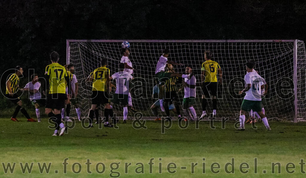 2023-09-15_057_FC_Moosinning_gegen_SV_Waldperlach | Moosinning, Deutschland, 15.09.2023:
Fußball, Bezirksliga Oberbayern Ost 2023 / 2024, 9. Spieltag, FC Moosinning gegen SV Waldperlach, Endergebnis: 0:1

Alexander Auerweck (FC Moosinning, #13), Julius Becker (SV Waldperlach, #7), Abdelaziz Abdane (SV Waldperlach, #6), Maximilian Lechner (FC Moosinning, #11), Bastian Lanzinger (FC Moosinning, #6), Roberto Valanzano (SV Waldperlach, #27)

Foto: Christian Riedel / fotografie-riedel.net