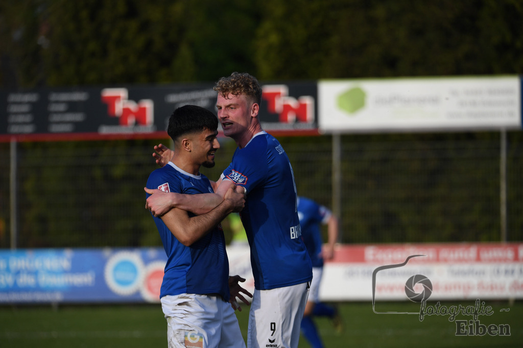 SSV Jeddeloh-SV Drochtersen/Assel | Herren Regionalliga; SSV Jeddeloh (blau)-SV Drochtersen/Assel (rot) am 30.04.2024; in Jeddeloh (53-Acht Arena), Photo: Philip Eiben 2024 - Realisiert mit Pictrs.com