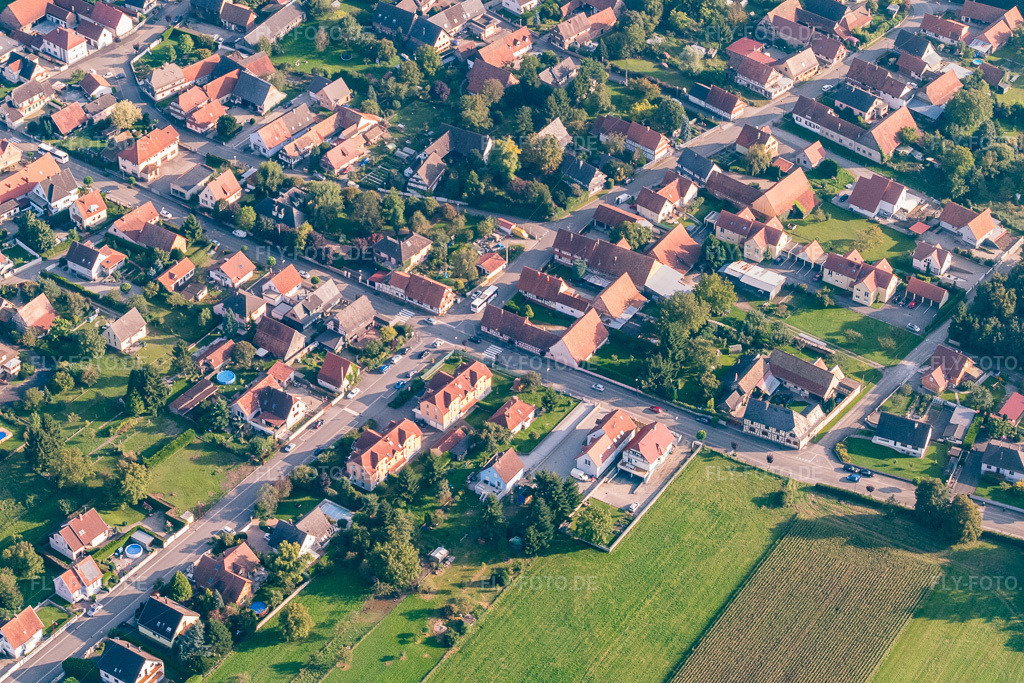 Luftbild: Rue de Soufflenheim in Rountzenheim im Bundesland Bas-Rhin in Frankreich. – Foto: P1000931.jpg vom 15.09.2014 durch Werner Riehm/FLY-FOTO.de – Auflösung des Originals: 5472 x 3648 px