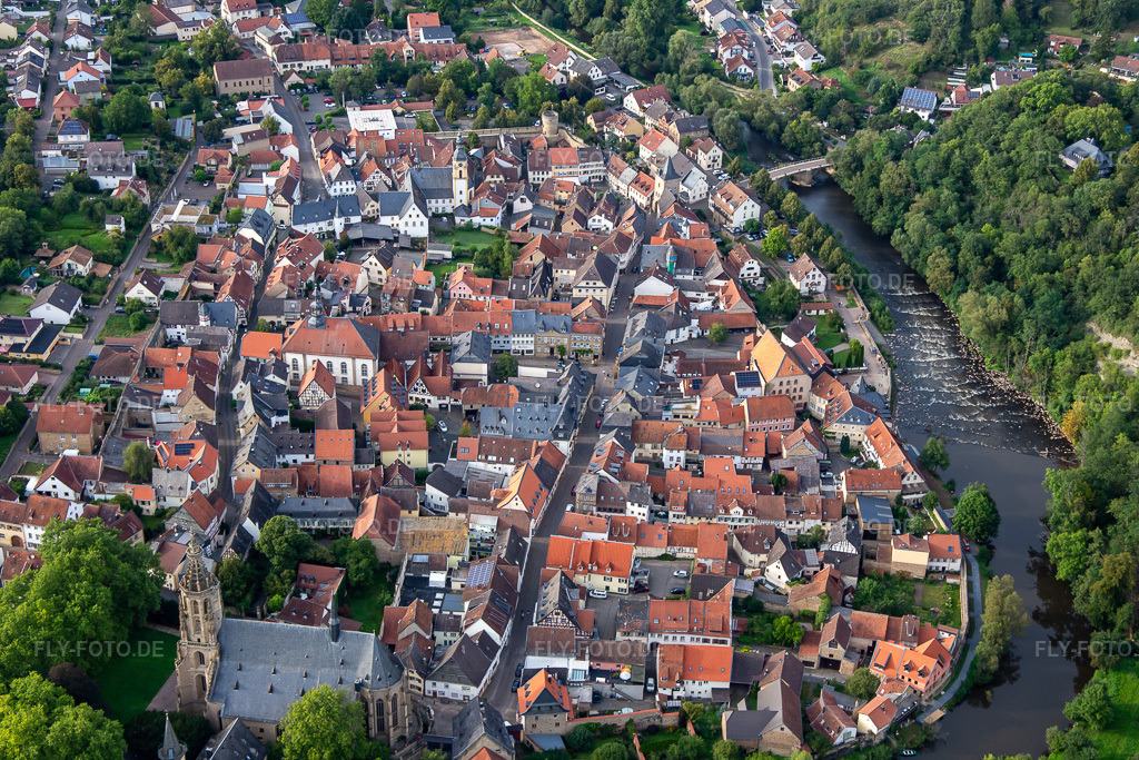 Luftbild: Untergasse und Glan von Süden in Meisenheim im Bundesland Rheinland-Pfalz in Deutschland. Foto: IMG_138134.jpg vom 03.09.2023 durch Werner Riehm/FLY-FOTO.de