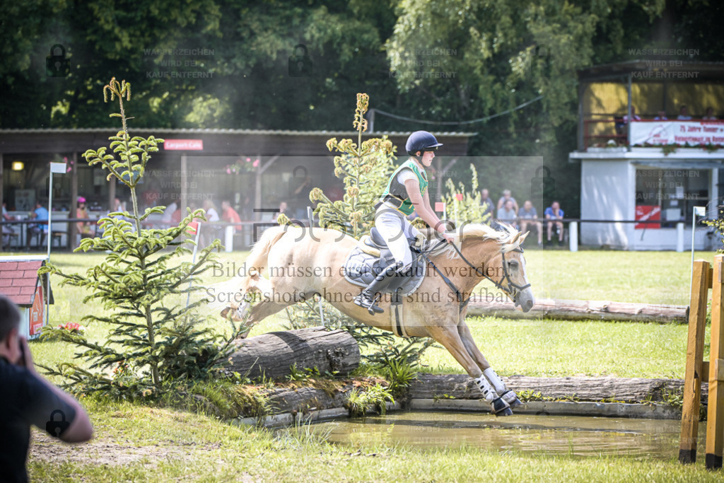 DOS_8479 | Entdecke hochwertige Reitturnierfotos von Foto Oger. Professionell, emotional und authentisch – jetzt Lieblingsmomente im Shop bestellen. - Realisiert mit Pictrs.com