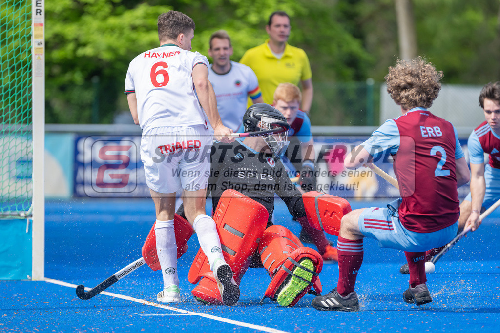 HK_20240414_100408 | 1. Bundesliga Hockey Herren Crefelder HTC - UHC Hamburg am 14.4.2024 CHTC, Krefeld , Julius Hayner ( Crefelder HTC #6 ) , Joshua Onyekwue Nnaji Torwart ( Crefelder HTC #29 ) , Erb Lauritz ( UHC Hamburg #2 )