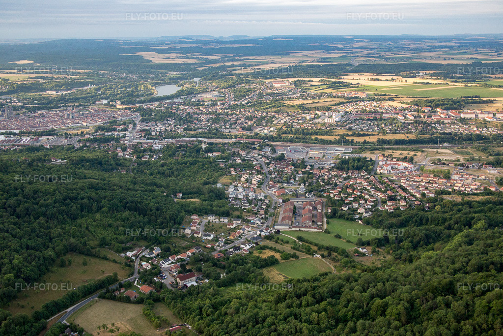 Vue aérienne: Vue de la ville à le quartier La Coclure Girauds Les Roses in Toul dans le département Meurthe et Moselle, France – .Photo: IMG_083465.jpg prise le 13/07/2015 par Werner Riehm/FLY-FOTO.eu – Résolution de l'original: 5472 x 3648 px