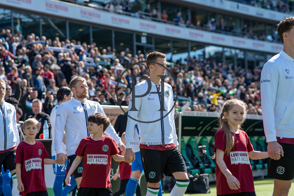 Hannover 96 vs 1. FC Magdeburg – 2. Bundesliga – 29.03.2025 | Szene aus dem 2. Bundesliga-Spiel des 27. Spieltags zwischen Hannover 96 und dem 1. FC Magdeburg am 29. März 2025 in der Heinz von Heiden Arena in Hannover. Endstand: 0:0. Fotografiert von Philipp Heist. - Realisiert mit Pictrs.com