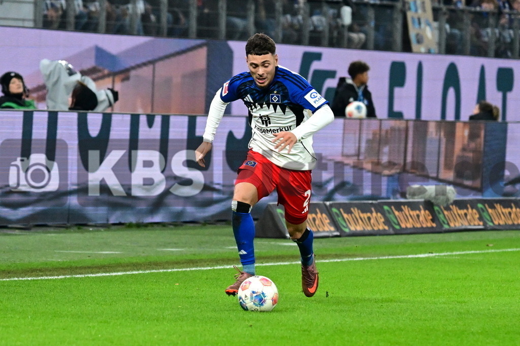 KBS Picture_HSV-Stuttgart_043 | Mikelbrencis William (HSV) ,Sportplatz :  Volksparkstadion, - Realisiert mit Pictrs.com