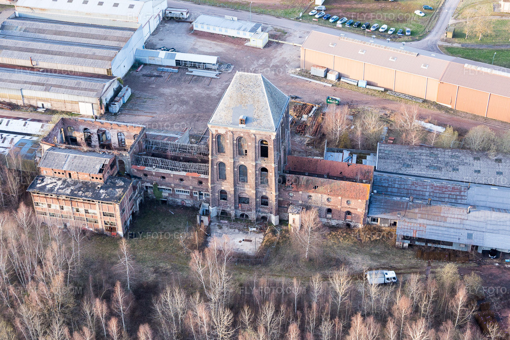 Aerial view: Former ironworks (Burgundy) in Épinac in the state Saone et Loire, France. – Photo: IMG_105542.jpg taken on 04/01/2018 by Werner Riehm/FLY-FOTO.com – Resolution of the original: 4677 x 3118 px