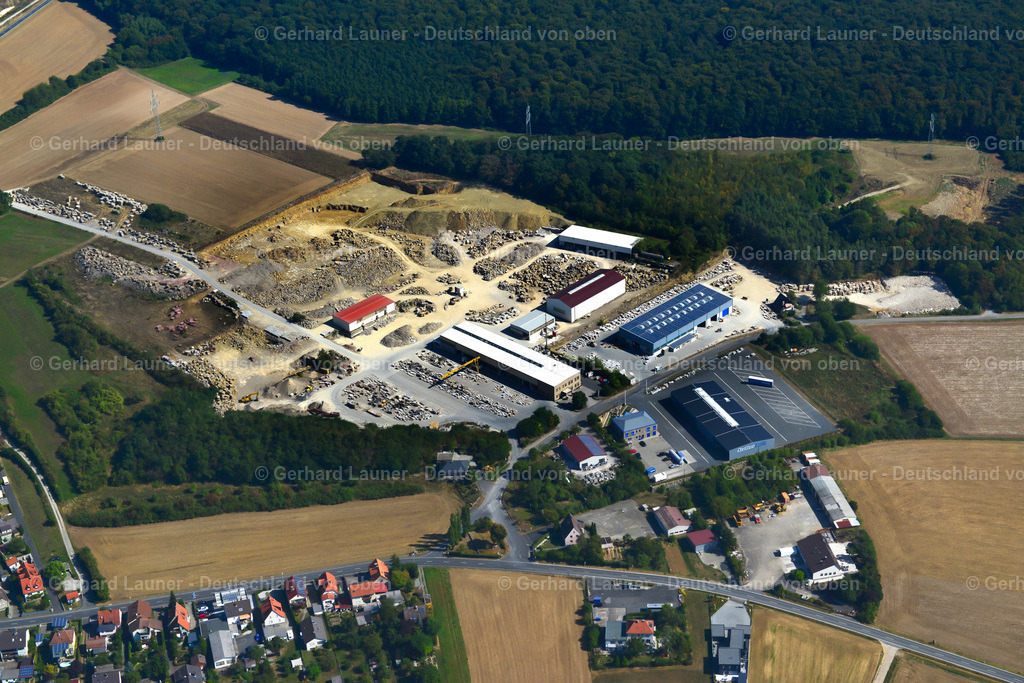 3650543 | KLEINRINDERFELD 13.09.2016 Gewerbegebiet und Firmenansiedlung  in Kleinrinderfeld im Bundesland Bayern, Deutschland // Industrial estate and company settlement  in Kleinrinderfeld in the state Bavaria, Germany Foto: Gerhard Launer