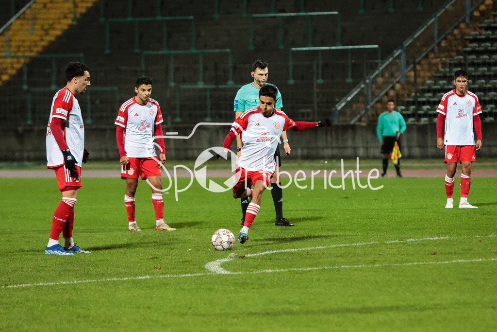FC Augsburg II - FC Bayern Amateure | Freistoss durch Lucas Fernando COPADO SCHROBENHAUSER (FCB #9)