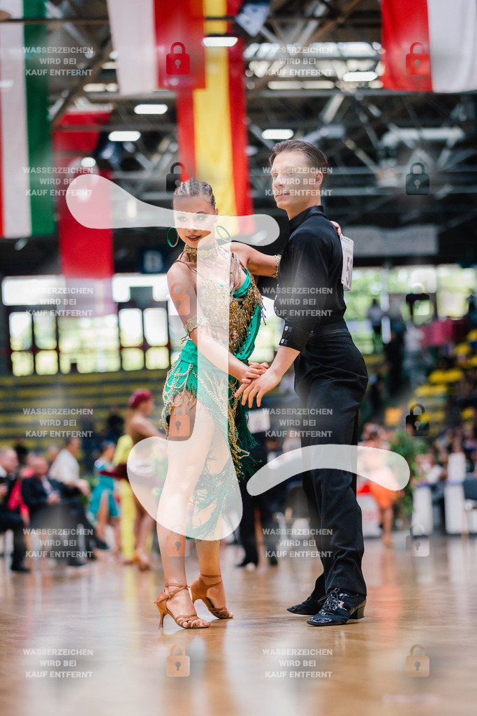 Hessen Tanzt WDSF Open Youth Latin 37th (50) Andrey Markin _ Alissa Fritzler (ATC Blau-Gold in der TSG 1845 Heilbronn)-2025-05-17-0624 | Webshop for digital downloads and prints of dance sport, event & show photographer Julian Link - Realisiert mit Pictrs.com