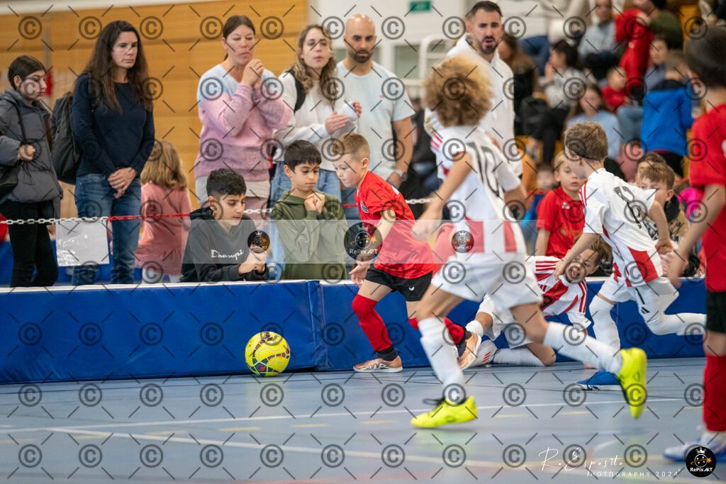 20241124_FCR-Hallenturnier-F2_1_007 | Sport und Naturfotografie von Roberto Esposito zeigt echte Momente Bewegung und die Schönheit der Natur. Ausdrucksstarke Bilder schaffen Emotionen.