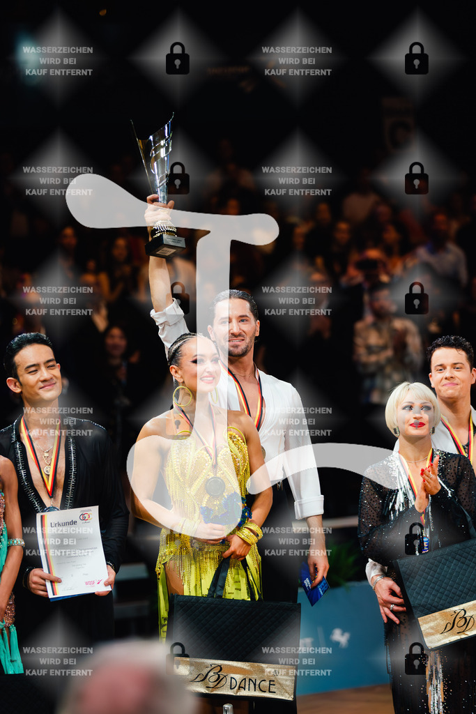 GOC 2025 - WDSF GrandSlam Latin Siegerehrung-2025-08-23-6308 | Webshop for digital downloads and prints of dance sport, event & show photographer Julian Link - Realisiert mit Pictrs.com