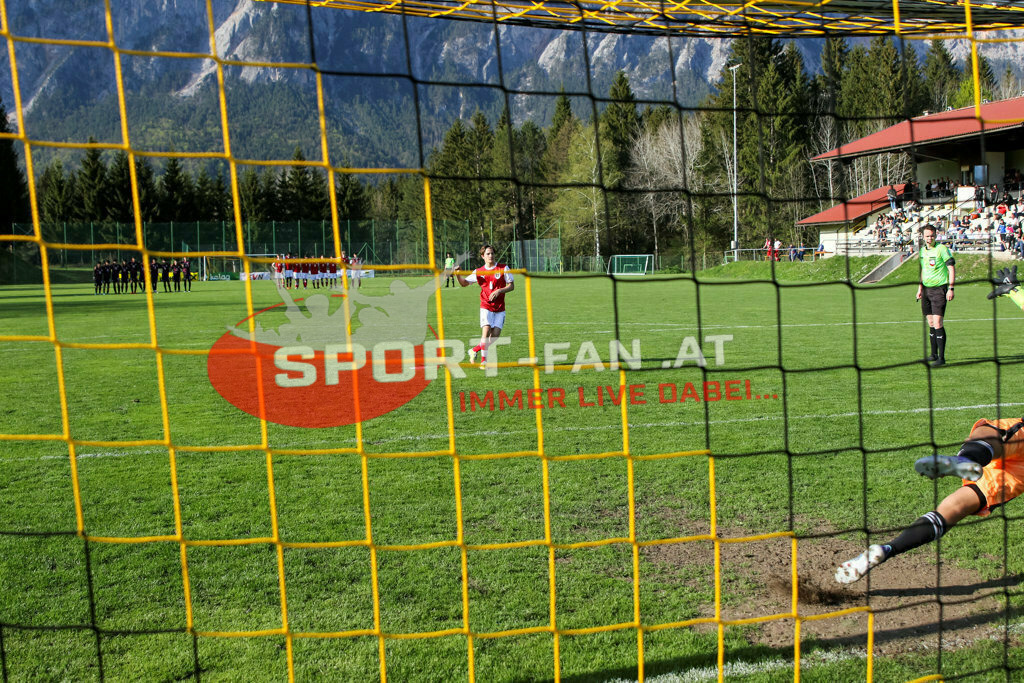 AUSTRIA U15 - MEXICO U15 | THOMAS SCHANDL (Austria #6) Cristo Navarete (Mexico #1) ; AUSTRIA U15 - MEXICO U15 am 29.04.2022 in Arnoldstein
(Sportplatz), AUSTRIA, (Photo by Ernst Krawagner sport-fan.at) - Realisiert mit Pictrs.com