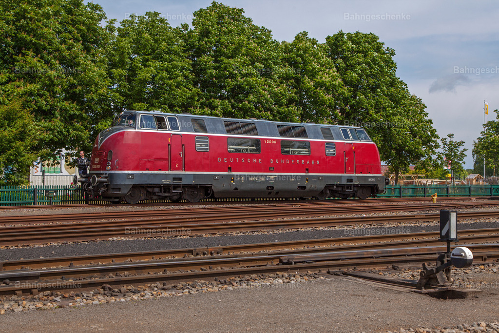 V200007BruchhausenVilsen8p300515 | Stöbern Sie durch einzigartige Aufnahmen und finden die perfekte Aufnahme für jeden Eisenbahnentheusiast! Stellen Sie sich aus einer Reihe von Möglichkeiten wie der Druck auf Leinwände, Fotoposter, Kalender oder Magnetfotos Ihr Geschenk zusammen - Realisiert mit Pictrs.com