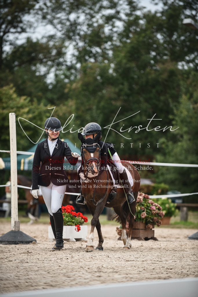DSC_8189 | Pferde- und Turnierfotografie in Westsachsen. Pferdeportraits, Auftragszeichnungen und intuitive Kunst.