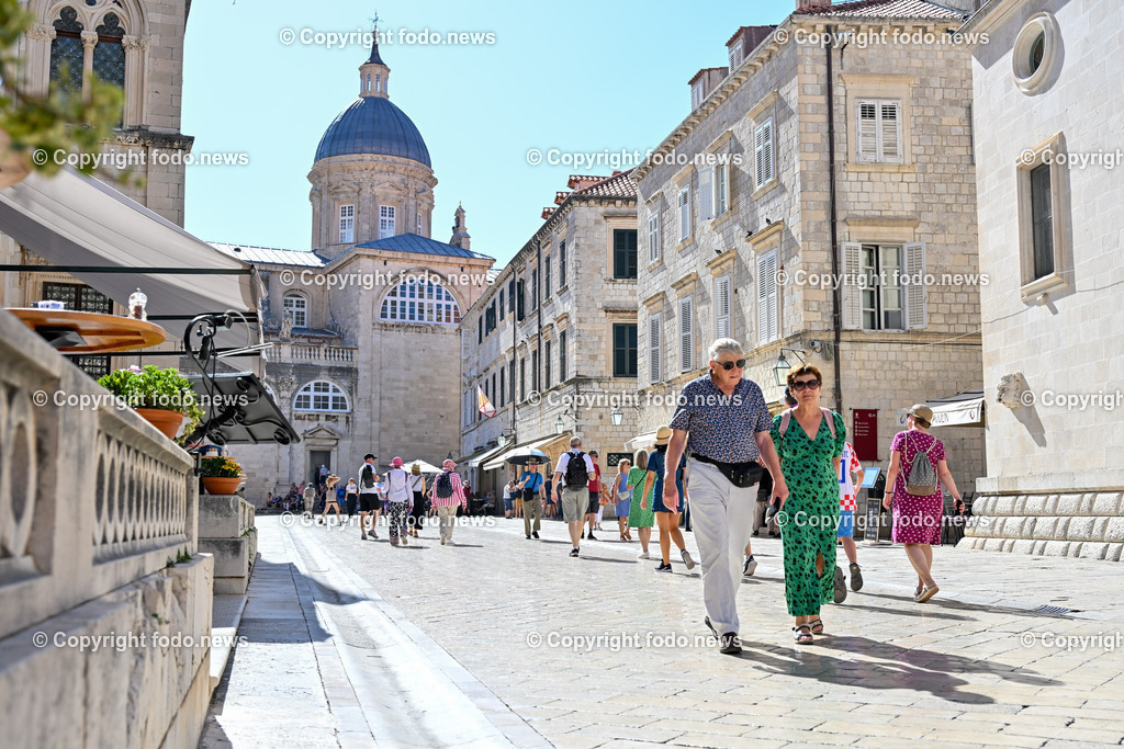 Kroatien_ Dubrovnik_ 11.10.2023-195 | 11.10.2023, Kroatien, HRV, Dubrovnik im Bild Gastronomie, Tourismus, Touristen, Sehenswuerdigkeiten, Stadtansichten



eine Stadt im suedlichen Kroatien an der Adriakueste in der Gespannschaft Dubrovnik-Nereveta. Die Altstadt wurde im Jahr 1979 von der UNESCO in die Liste des Weltkulturerbes aufgenommen.