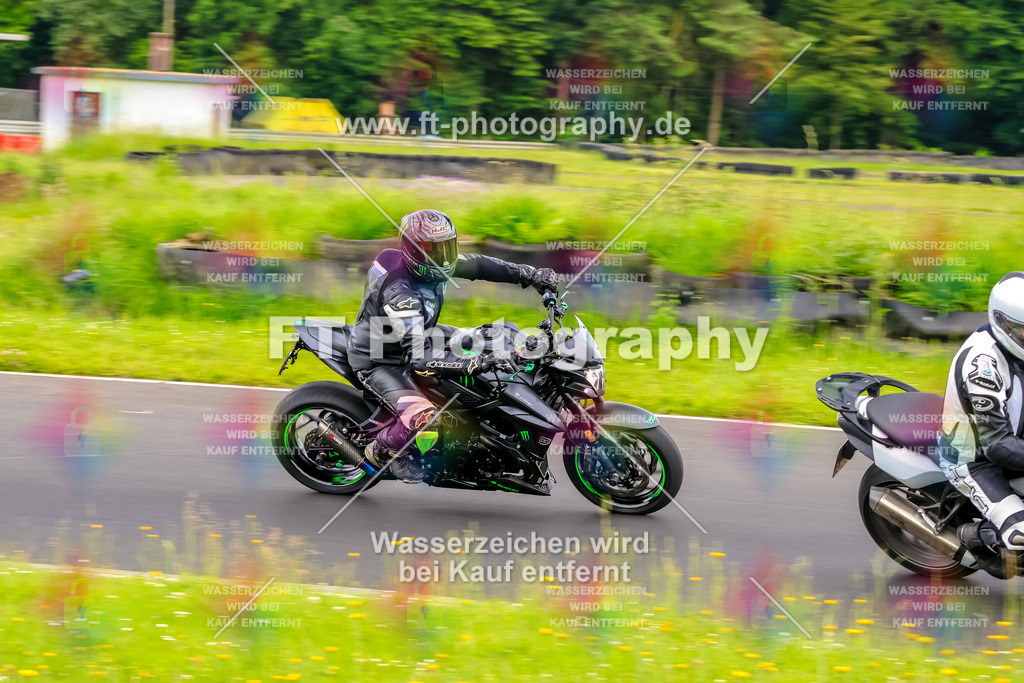 VBK-7570 | Hier findet Ihr Bilder von Touristenfahrten auf der Nürburgring Nordschleife oder von anderen Veranstaltungen die ich besucht habe. Viel Spass beim Durch Schauen 