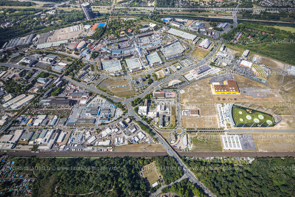 Oberhausen220800913 | Luftbild, Westfield Centro Oberhausen, Neue Mitte Einkaufszentrum, Gasometer, Topgolf Anlage, Borbeck, Oberhausen, Ruhrgebiet, Nordrhein-Westfalen, Deutschland