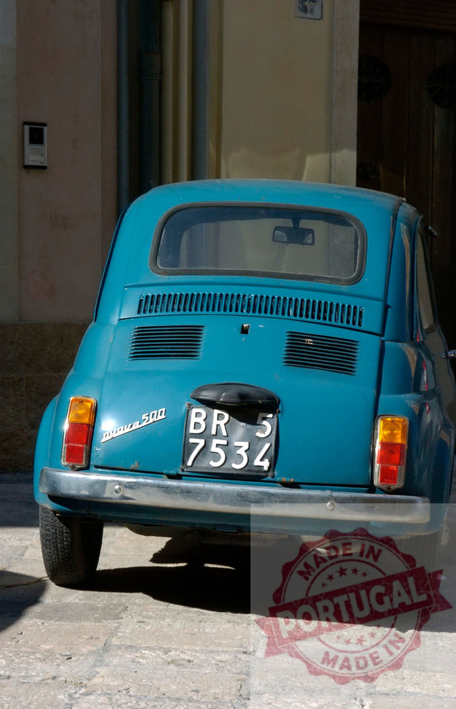 Vintage Fiat 500 parked on a narrow street in Italy | Classic Fiat 500 parked on a cobblestone street, showcasing Italian automotive history and design - Realisiert mit Pictrs.com