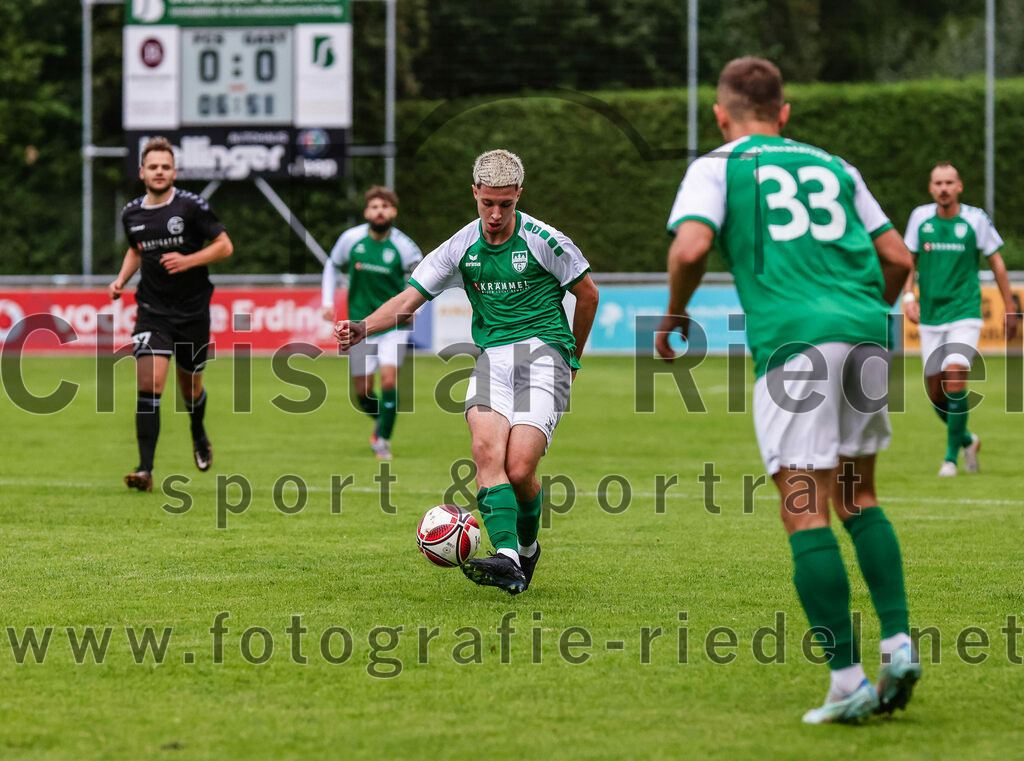 2023-08-09_032_FC_Schwaig_gegen_TuS_Geretsried | Deutschland, 09.08.2023:
Fußball, Landesliga Südost 2023 / 2024, 5. Spieltag, FC Schwaig gegen TuS Geretsried, Endergebnis: 4:1

Tyrone Prepeluh (TuS Geretsried, #21)

Foto: Christian Riedel / fotografie-riedel.net