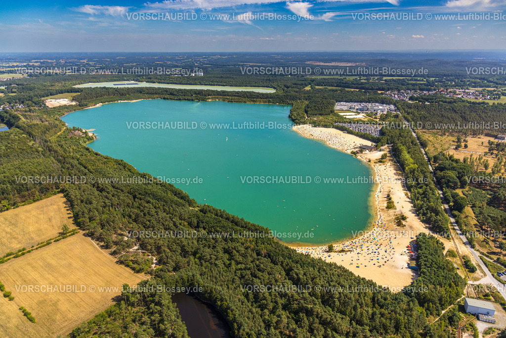 Haltern220800295 | Luftbild Badende im Silbersee Haltern bei Sythen, Ansturm auf das türkisfarbene Wasser bei über 30 Grad,  Lehmbraken, Haltern am See, Ruhrgebiet, Nordrhein-Westfalen, Deutschland