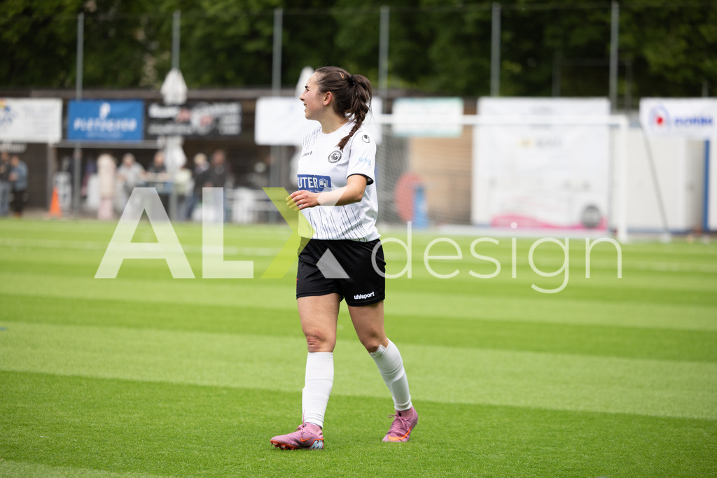 Fußball I Frauen I Saison 2025-2026 I Frauen 3. Liga | FVRZ Gruppe 2 | 18. Spieltag I Spielvereinigung Schaffhausen Damen 1 - Team Furttal Zürich I 17.05.2026 | Hochwertige Sportfotos kaufen & lizenzieren für Medien, Vereine, Agenturen & Sportler:innen. Entdecke professionelle Sportfotografie im Bildshop von Alexander Franzen. - Realisiert mit Pictrs.com