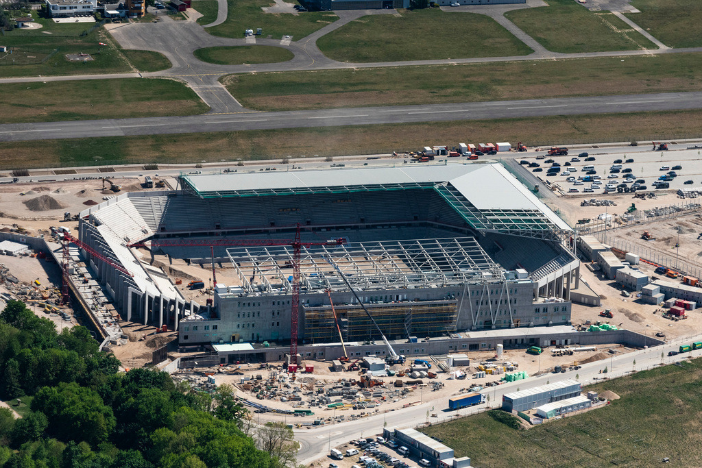 dr__0051504.jpg | FREIBURG IM BREISGAU 22.04.2020 Neubau- Baustelle am Sportstätten-Gelände des Stadion " SC-Stadion " der Stadion Freiburg Objektträger GmbH & Co. KG (SFG) im Ortsteil Brühl in Freiburg im Breisgau im Bundesland Baden-Württemberg, Deutschland. Weiterführende Informationen bei: HPP Architekten GmbH,  Hans Rinninger u. Sohn GmbH u. Co. KG,  Knippers Helbig GmbH,  Köster GmbH,  Sport-Club Freiburg e.V.,  club L94 landschaftsarchitekten GmbH. // Construction site on the sports ground of the stadium " SC-Stadion " of Stadion Freiburg Objekttraeger GmbH & Co. KG (SFG) in the district Bruehl in Freiburg im Breisgau in the state Baden-Wurttemberg, Germany. Further information at: HPP Architekten GmbH,  Hans Rinninger u. Sohn GmbH u. Co. KG,  Knippers Helbig GmbH,  Koester GmbH,  Sport-Club Freiburg e.V.,  club L94 landschaftsarchitekten GmbH. Foto: Daniel Reiter