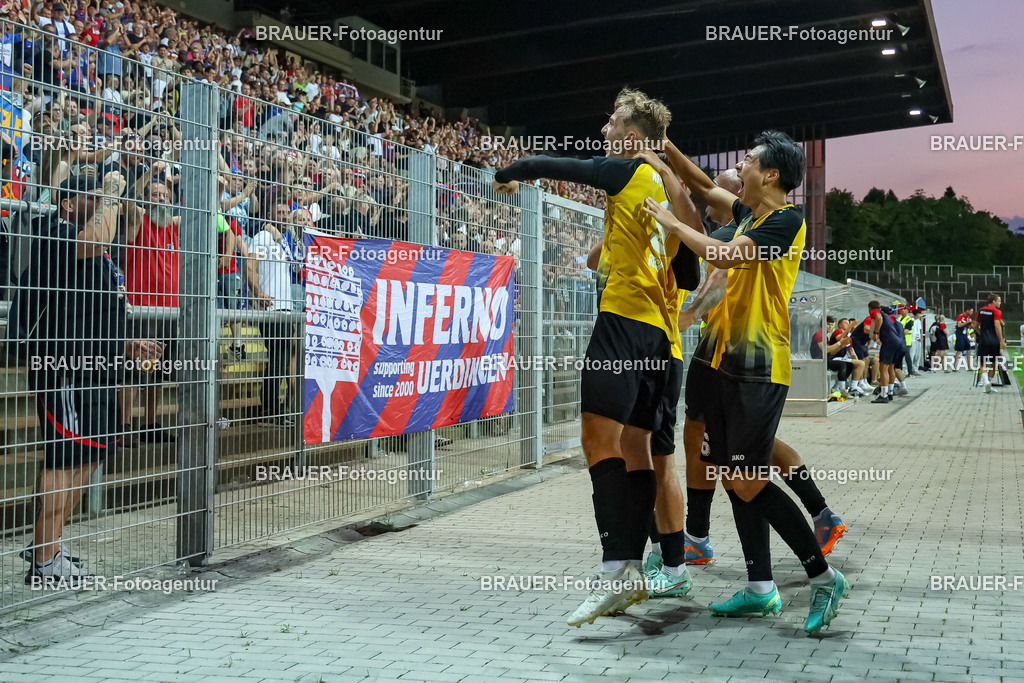 SB_KFCBAU_20250815_4791.JPG -  - KFC Uerdingen - SF Baumberg - Oberliga Niederrhein | Krefeld, Deutschland, 15.08.25: Etienne-Noel Reck (KFC Uerdingen) Torjubel, jubelt mit seiner Mannschaft nach dem Treffer zum 1:1 während des Oberliga Niederrhein Spiels zwischen KFC Uerdingen - SF Baumberg in der Grotenburg Stadion am 15. August 2025 in Krefeld, Deutschland. (Foto von Stefan Brauer/Brauer-Fotoagentur)