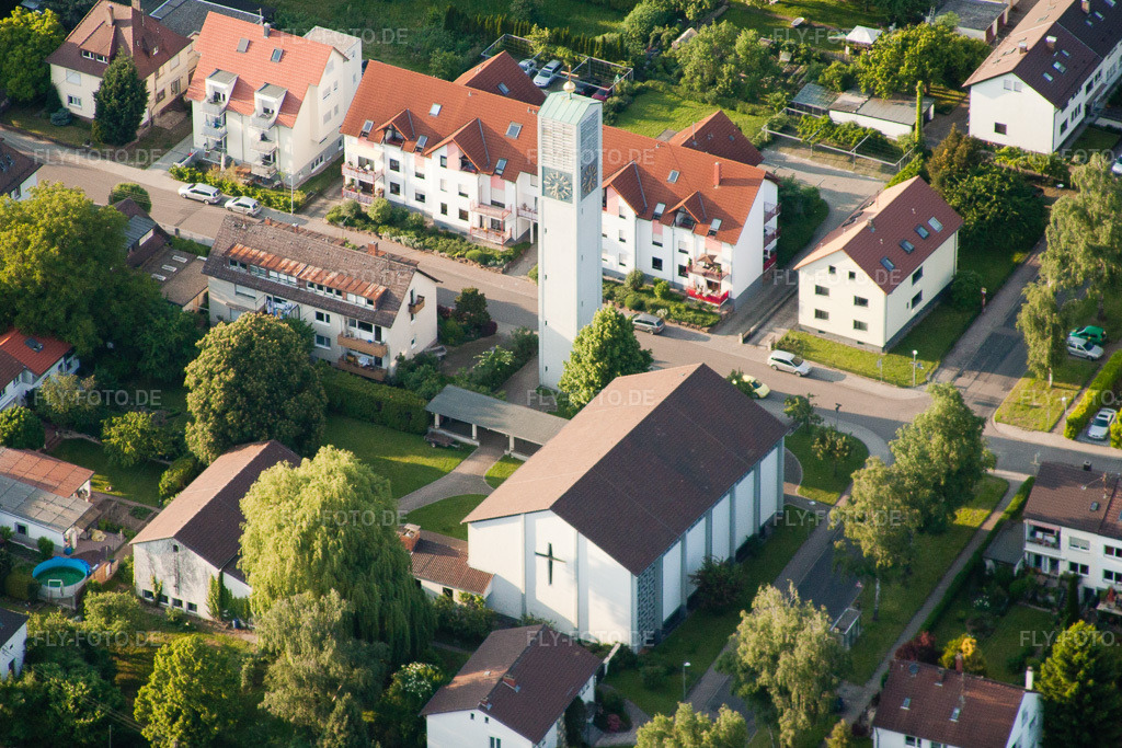 Luftbild: Trinitatiskirche im Ortsteil Durlach in Karlsruhe im Bundesland Baden-Württemberg in Deutschland. Foto: IMG_27469.jpg vom 23.05.2010 durch Werner Riehm/FLY-FOTO.de