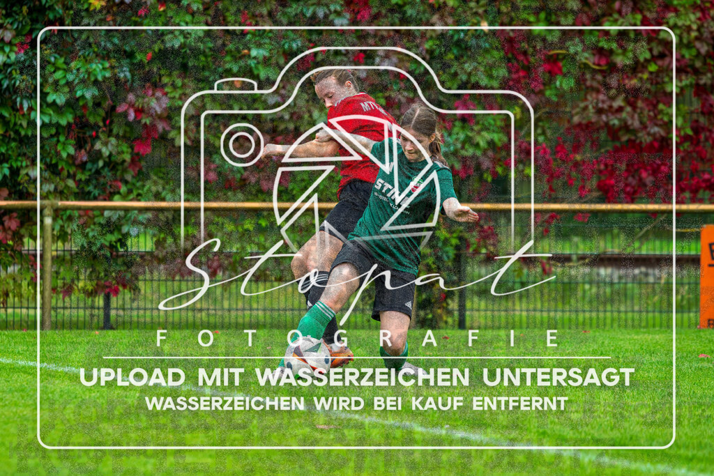 260919-MTVSCT-0027 | v.l. Nele Meyer (MTV Soltau #2), Juna Anhalt (SC Tewel #12); Kreisliga Damen ROW - MTV Soltau vs. SC Tewel am 19.09.2026 in Sportpark Ost, Soltau - Realisiert mit Pictrs.com