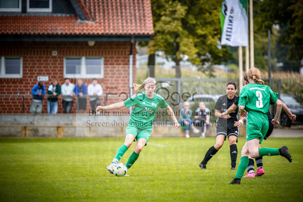SG Bohmte/Ostercappeln/Schwagstorf - SG Hollenstede / Schwagstorf | Fr.-BZL Weser-Ems Süd · 1. Damen - SG Hollenstede / Schwagstorf · Sportplatz - Realisiert mit Pictrs.com