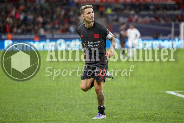 Bayer 04 Leverkusen vs Eintracht Frankfurt - Bundesliga  | Leverkusen, Deutschland, 12.09.25:   Alejandro Grimaldo (Bayer 04 Leverkusen) Torjubel, jubelt nach seinem Treffer zum 3:1 waehrend des Spiels der Bundesliga zwischen  Bayer 04 Leverkusen vs Eintracht Frankfurt in der BayArena(Foto von Brauer-Fotoagentur / Adrian Schlueter)