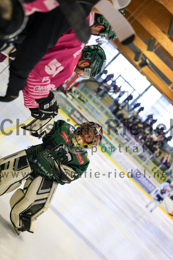 2025-10-05_020_TSV_Erding_gegen_Heilbronner_Falken | Erding, Deutschland, 05.10.2025:Eishockey, Oberliga Süd 2025 / 2026, 6. Spieltag, TSV Erding gegen Heilbronner Falken, Endergebnis: 3:1Paul Pfenninger (Erding Gladiators, #58)Foto: Christian Riedel / fotografie-riedel.net