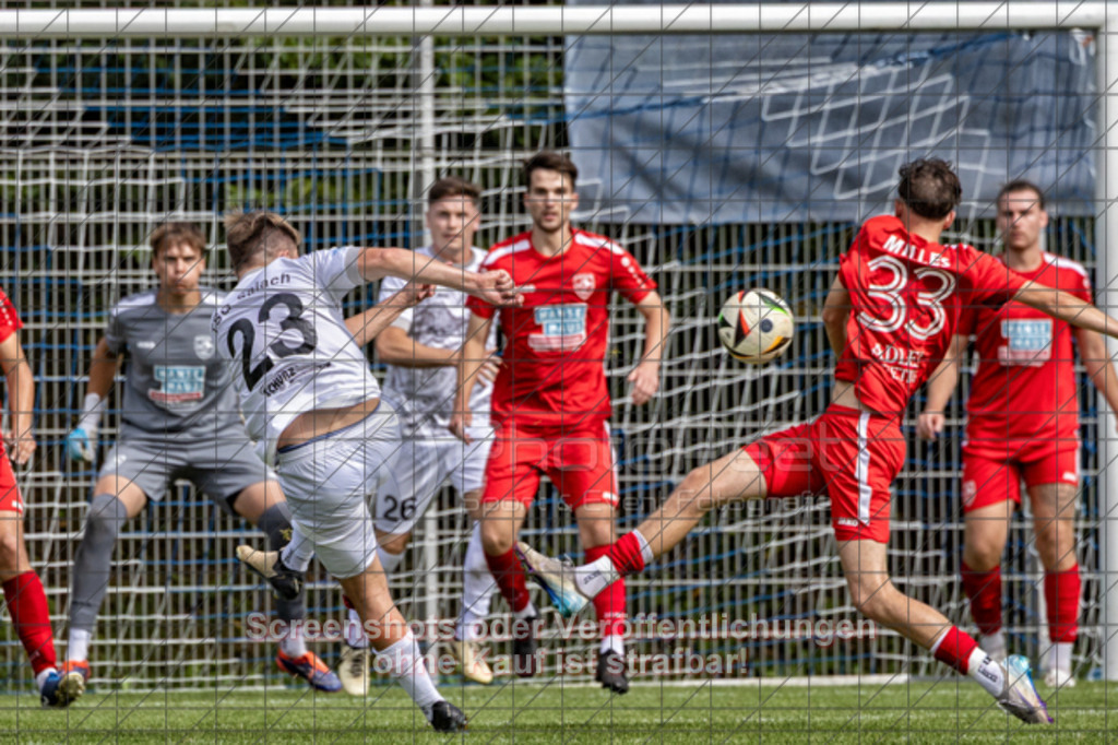 20250831_152507_0441-Bearbeitet | #,TSG Salach (weiß) vs. SV Ebersbach (rot), Fußball, Bezirksliga - Bezirk Neckar/Fils, 02. Spieltag, Saison 2025/2026, Rasensportplatz, Staufenecker Straße, 73084 Salach, 31.08.2025 - 15:00 Uhr,Foto: PhotoPeet-Sportfotografie/Peter Harich