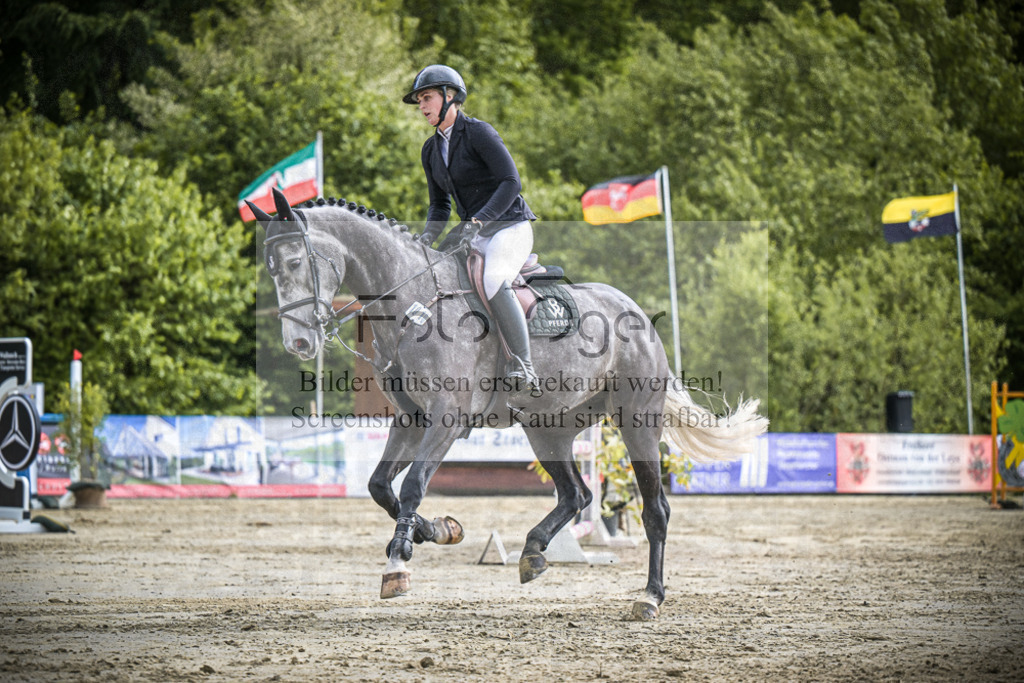 DOS_9881 | Entdecke hochwertige Reitturnierfotos von Foto Oger. Professionell, emotional und authentisch – jetzt Lieblingsmomente im Shop bestellen.Deutschlandweite Turnierfotografie. - Realisiert mit Pictrs.com