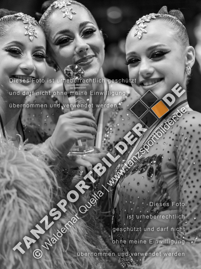 20251115-03291 | Hier finden Sie Tanz Bilder vom Latein und Standard Formationen tanzen. Sportbilder vom Tanzsport. Schöne Fotos und von Weltmeisterschaft, Europameisterschaft, Bundesliga, Regionalliga, Oberliga und Landesliga sowie von GOC Stuttgart, DanceComp, WM Bremen
