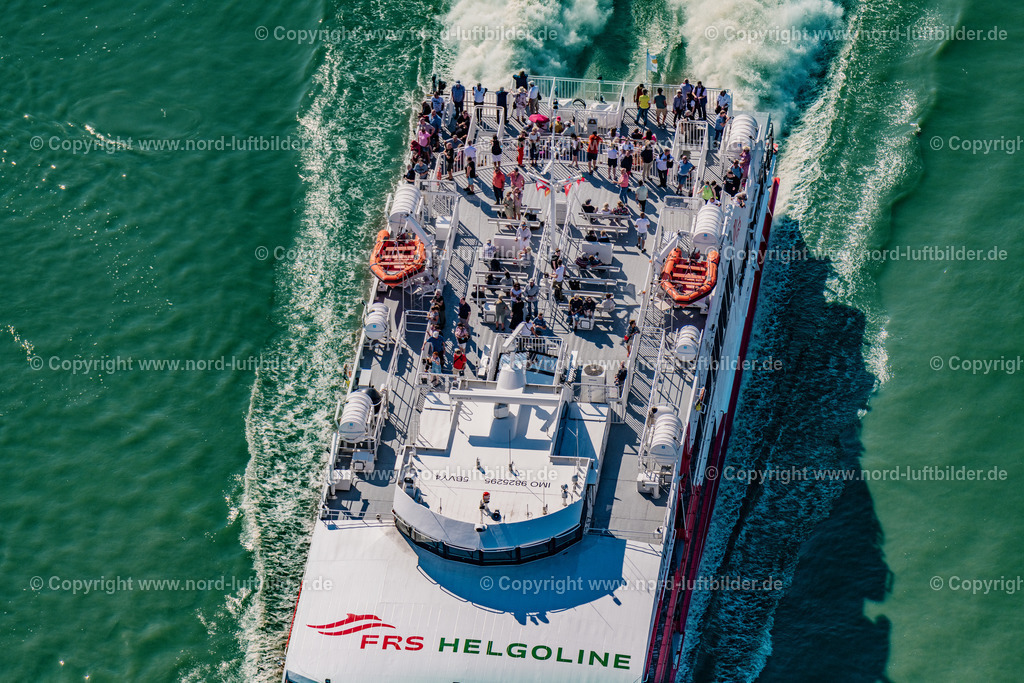 Halunder_Jet_auf der Elbe_ELS_7431130822 | WISCHHAFEN 13.08.2022 Fahrt eines Fähr- Schiffes " Halunderjet " in Wischhafen im Bundesland Niedersachsen, Deutschland. // Ride a ferry ship " Halunderjet " in Wischhafen in the state Lower Saxony, Germany. Foto: Martin Elsen