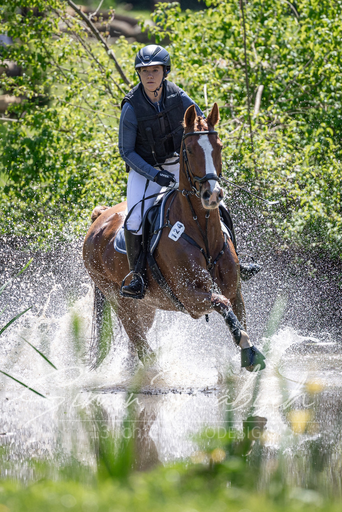 20260523-_3LI8318 | Tierfotografie Pferde, Hunde, Katzen, Haustiere.
Turnierfotografie Reitturniere, Reiten, Springreiten, Dressur in Hanau, dem Main-Kinzig-Kreis und dem Rhein-Main- Gebiet um Frankfurt