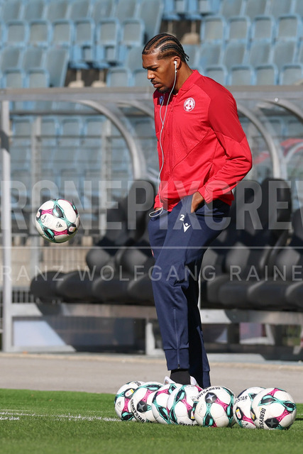 Grazer AK 1902 vs FC Red Bull Salzburg – Austrian Bundesliga | Graz, Austria, 15.Feb.26 - SOCCER - ADMIRAL Bundesliga, Grazer AK 1902 vs FC Red Bull Salzburg. The image shows Donovan Pines (GAK) before warm up.