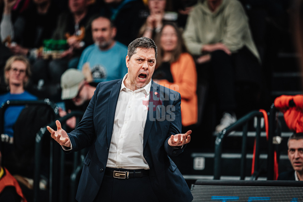 Basketball | Männer | Saison 2024/2025 | easyCredit Basketball Bundesliga | 18. Spieltag | Veolia Towers Hamburg vs. FIT/One Würzburg Baskets | 26.01.2025 | Trainer Saso Filipovski (FIT/One Würzburg Baskets)