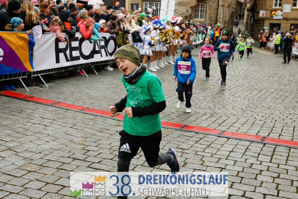 400m AOK Junior Cup | 3 Koenigslauf 2024 400m AOK Junior Cup - Realisiert mit Pictrs.com